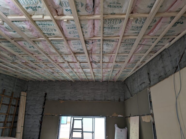 門真市 勾配天井・天井断熱材施工 施工事例｜快適な室内環境を実現