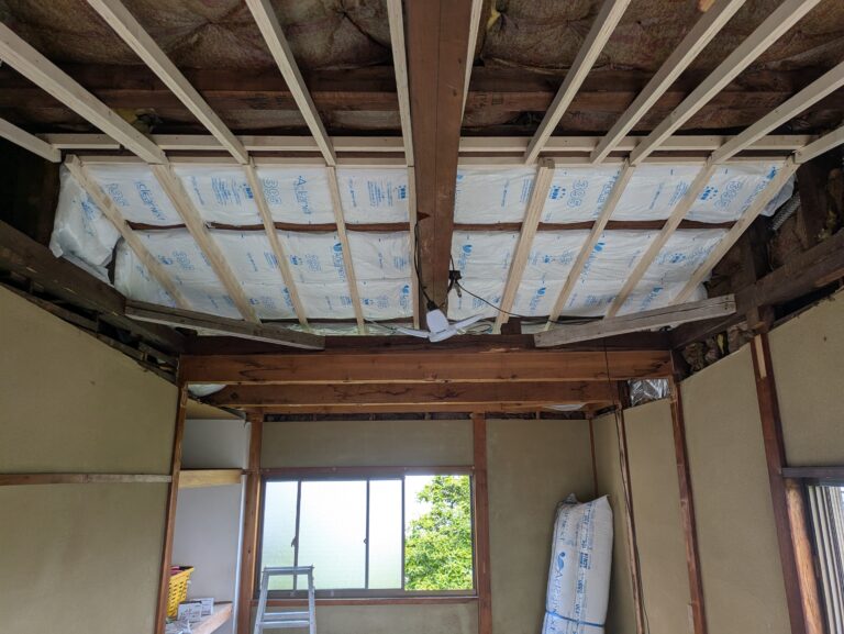 四條畷市 屋根断熱工事｜平天井から勾配天井へリフォームで快適な住空間に