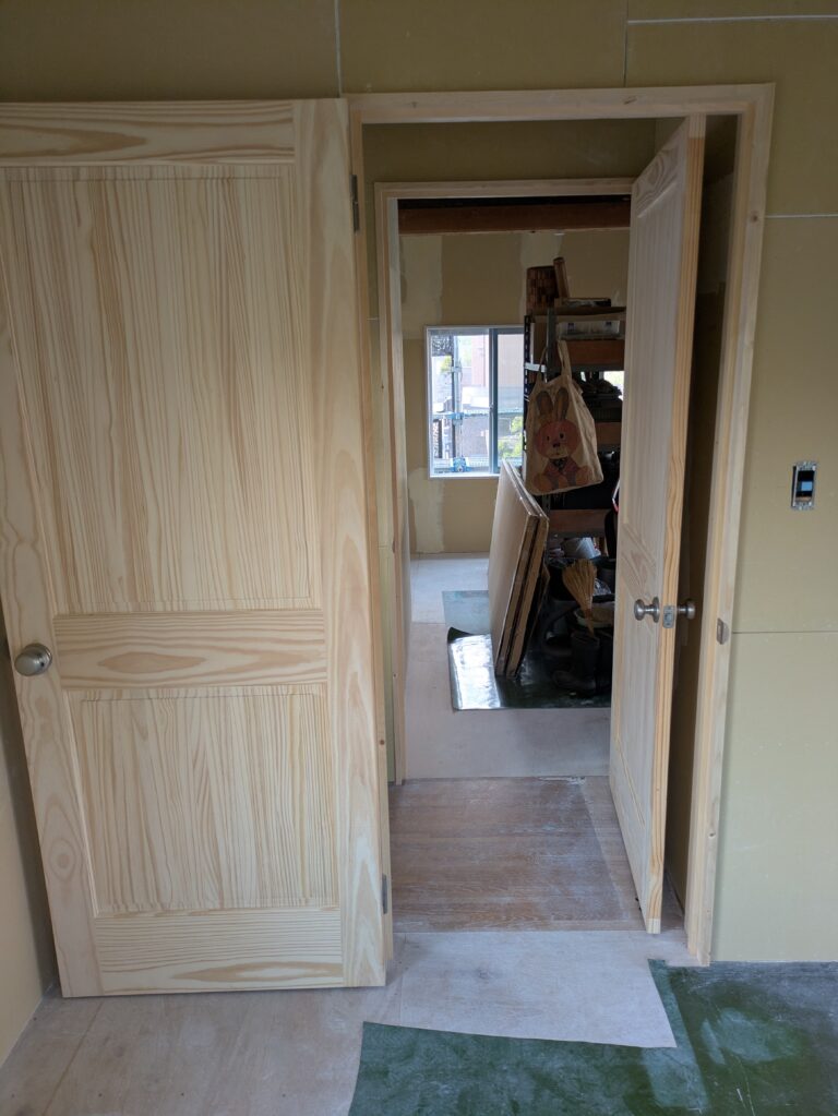 【大東市】木製建具リフォーム施工事例｜開閉不良を改善し快適な室内空間へ