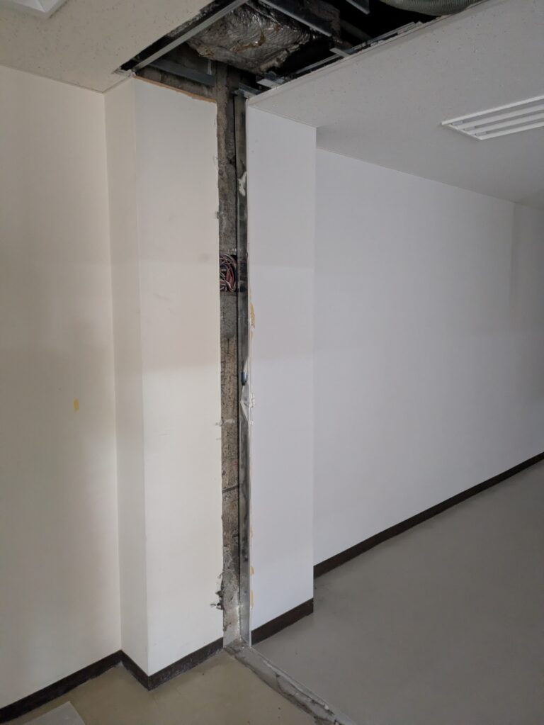 大阪市内の店舗 間仕切り撤去・補修工事 施工事例｜開放的で使いやすい空間へ改善