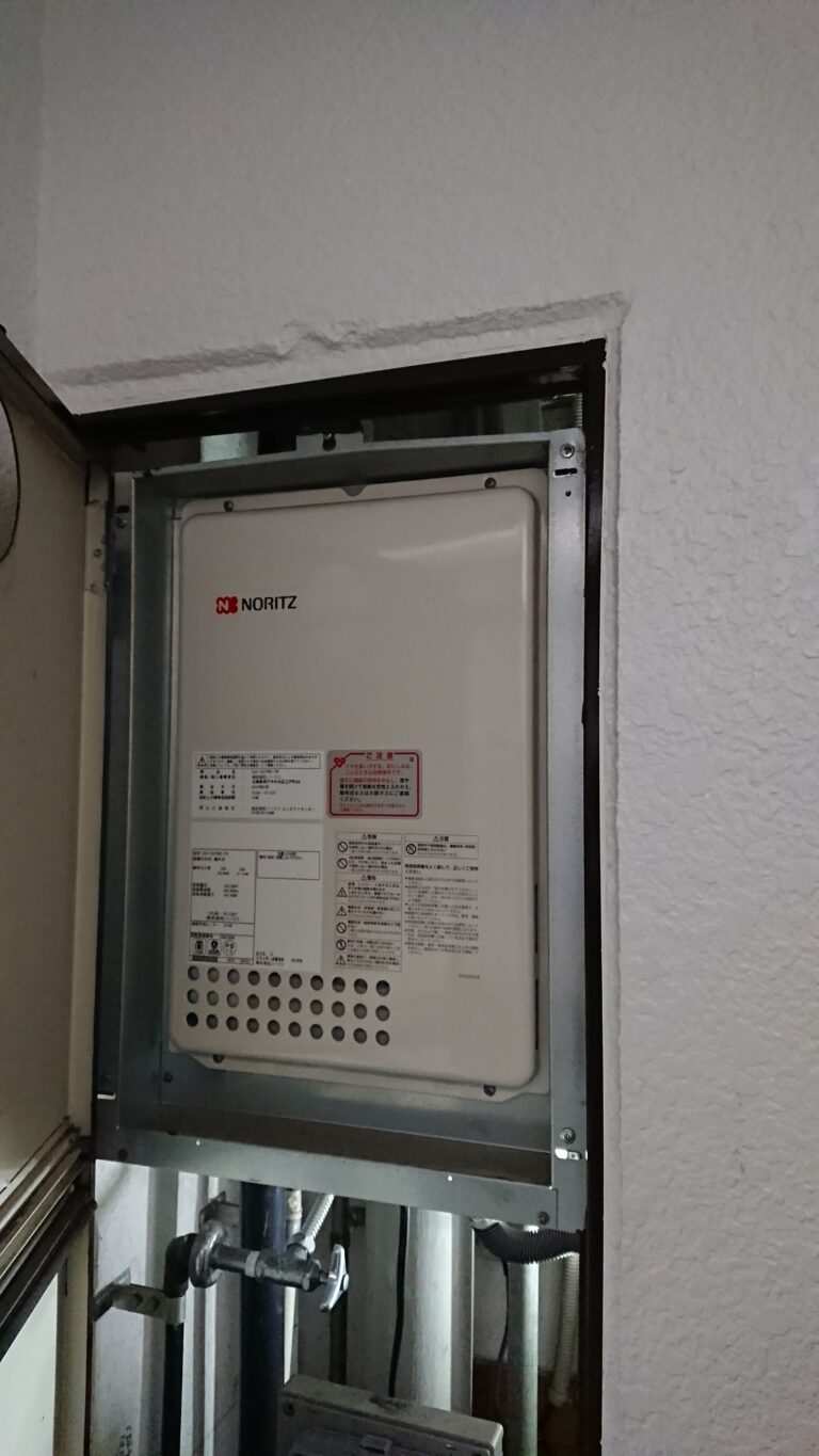 大阪　給湯器「後方排気タイプ」交換工事｜設置条件が厳しく少し大変だった施工事例