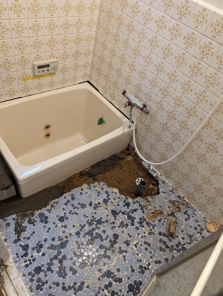 大東市で浴槽交換リフォーム｜浴室を新しい浴槽へ交換しました【施工事例】