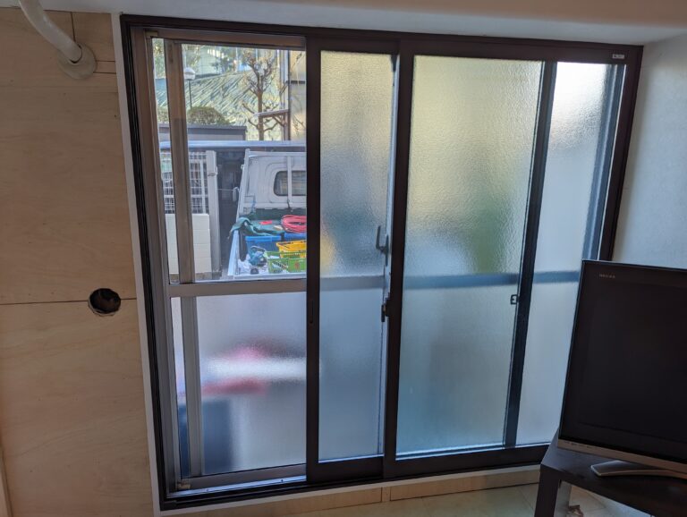 神戸市で二重窓（内窓）を設置｜型ガラスで目隠し対策【施工事例】