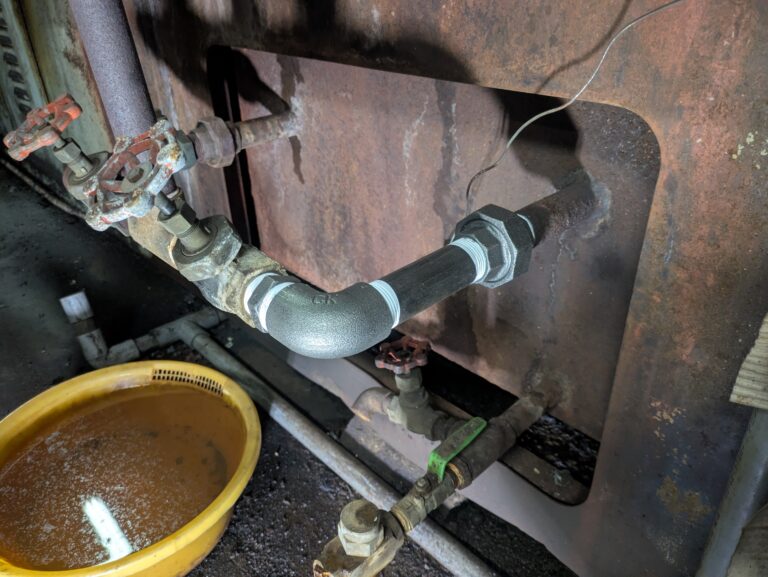 【門真市】産業機器の配管から水漏れ｜迅速な修理で設備トラブルを解決した施工事例